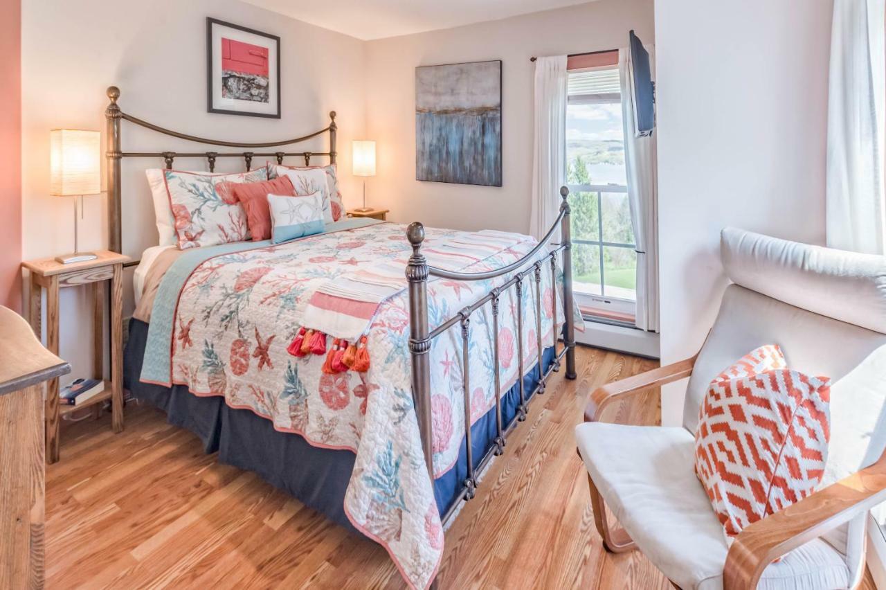 Moonshadow B&B Hammondsport Oda fotoğraf